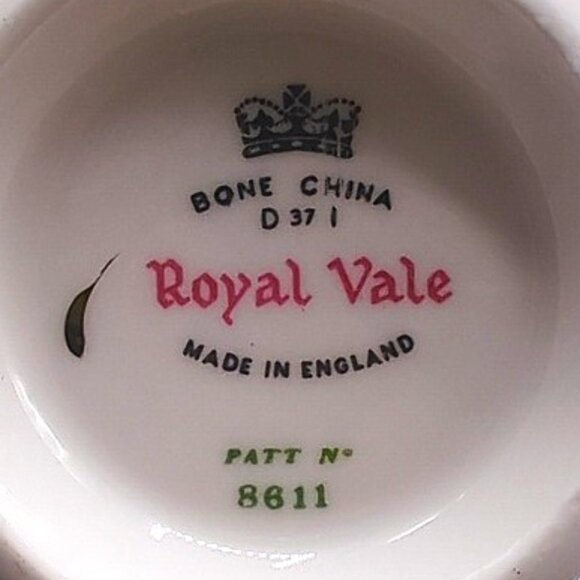 Royal Vale Teacup & Saucer Fine Bone China Made in England Floral Gold Trim - Picture 8 of 8